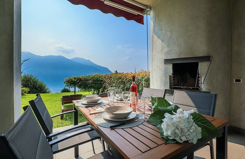 Cannobio Villa | Detached 7½-room house with approx. 10,000 m² plot and fantastic lake view