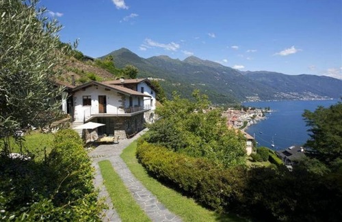 Cannobio Villa | Detached 7½-room house with approx. 10,000 m² plot and fantastic lake view