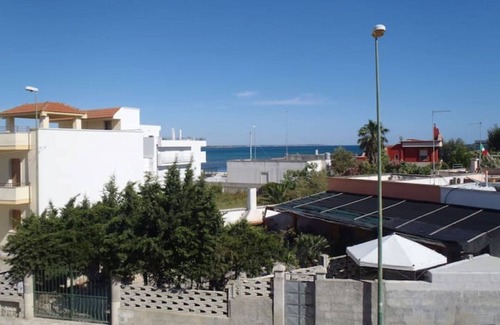 Torre Lapillo Apartment | Detached apartment a stone's throw from the sea