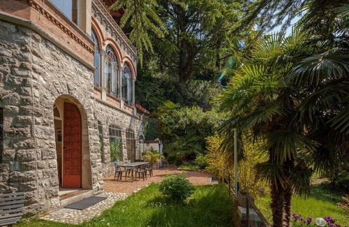 Aggregazione Rionale 4 House | Detached apartment in period villa in century-old park at Sacromonte