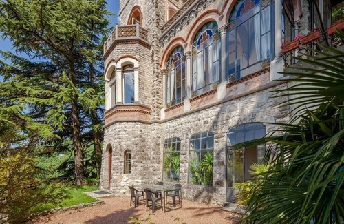 Aggregazione Rionale 4 House | Detached apartment in period villa in century-old park at Sacromonte