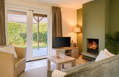 Hoeven House | Detached bungalow for 14 persons