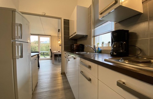 Renesse House | Detached bungalow near the beach with own parking spaces, enclosed garden.