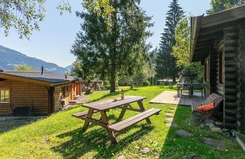 Woergl Ski Chalet | Detached chalet in the woods with large garden