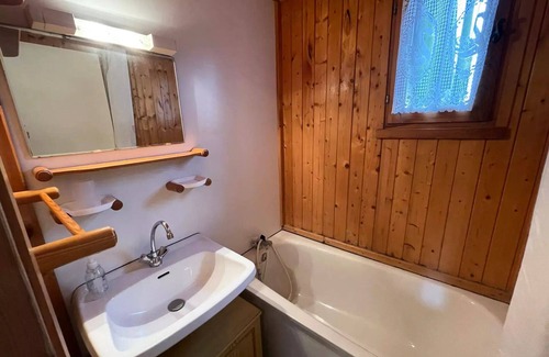 Barcelonnette Ski Chalet | Detached chalet with private garden