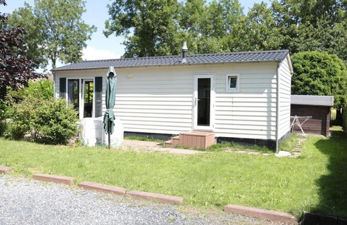 Tzummarum Ski Chalet | Detached chalet with microwave near the Wadden Sea