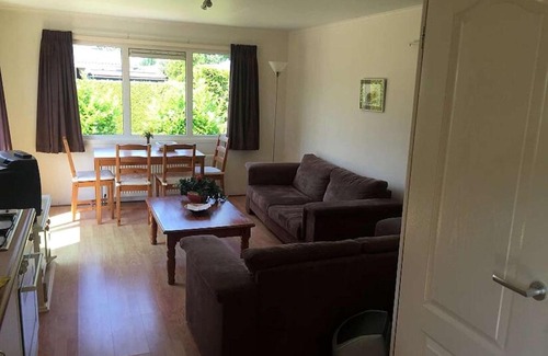 Tzummarum Ski Chalet | Detached chalet with microwave near the Wadden Sea