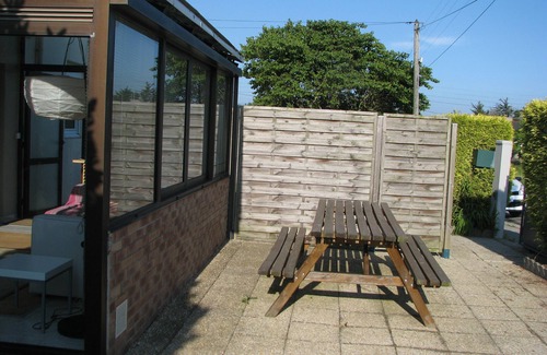 Pleurtuit Cottage | Detached cottage with enclosed green space in a quiet location