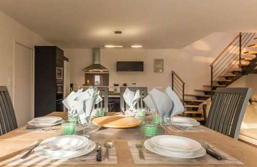 Saint-Vaast-la-Hougue Cottage | Detached house with terrace and stunning views in Saint-Vaast-la-Hougue
