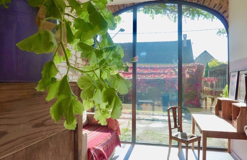 Villiers-sur-Tholon House | Detached house with large garden sleeps 13