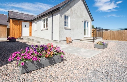 Inverness Cottage | Detached holiday home in a quiet location yet close to shops in Inshes, Inverness