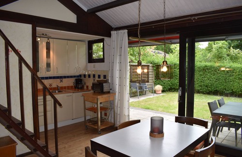 Noordwelle House | Detached holiday home with enclosed garden, WiFi, footpath to the North Sea