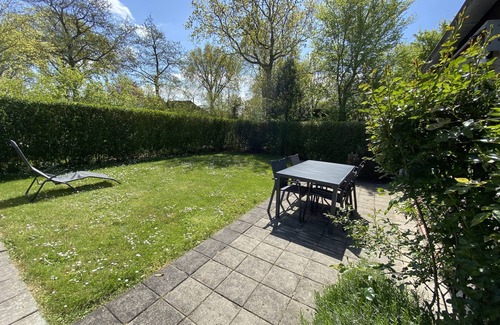 Noordwelle House | Detached holiday home with enclosed garden, WiFi, footpath to the North Sea