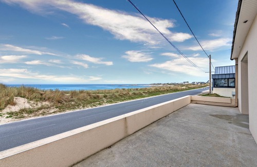 Plouescat House | Detached house for 5 people; direct access to the beach.