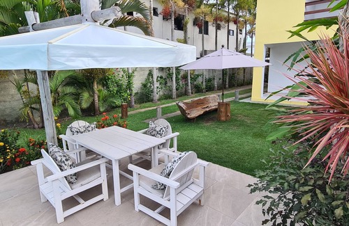 Taperapua Beach House | Detached house on a plot of 880m² with 4 bedrooms, swimming pool 400m from the beach.