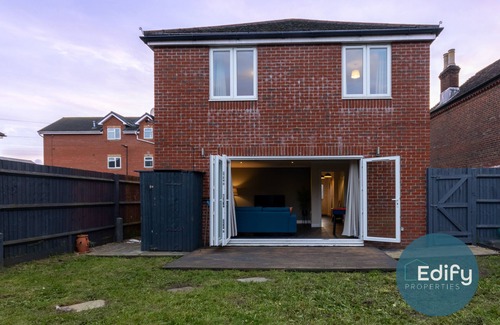 Portswood House | Detached House with Driveway Parking