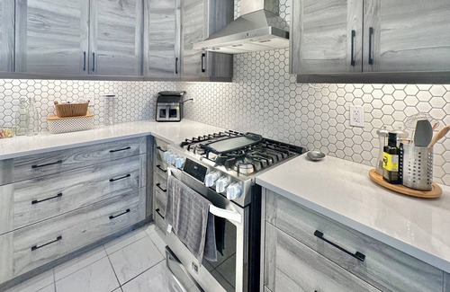 Thorold House | Detached loft bunglow: 3BR/3BA nr Niagara Falls, Welland Canal & NOTL sights
