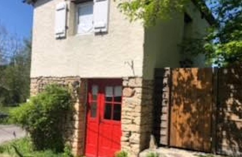 Condat-sur-Vezere Cottage | Detached, Private Dordogne Cottage for 2, Huge garden, Private hot tub on patio