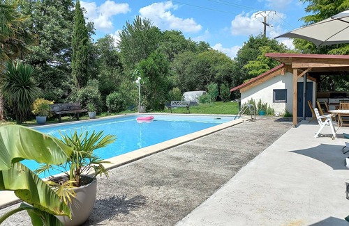 La Ferriere House | Detached T2 in a house with pond and swimming pool, pets welcome.
