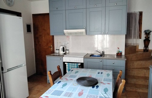 Drapanos Villa | Detached traditional 2 bedroom villa sleeps 4/5 Free WiFi