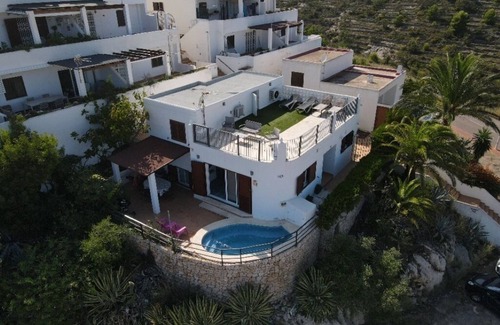 Peniscola Villa | Detached villa for 8 people with wifi and outdoor jacuzzi, with direct sea views
