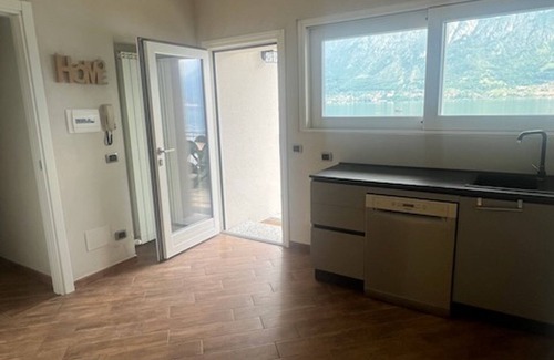 Claino Con Osteno Villa | Detached villa on the shore of Lake Lugano. Direct access. Views.