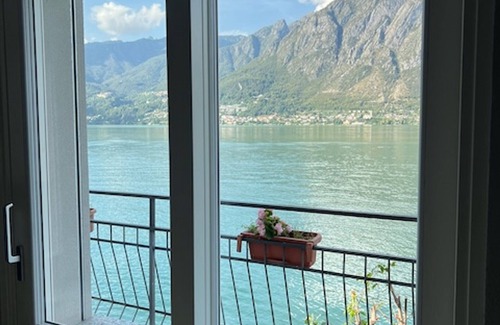 Claino Con Osteno Villa | Detached villa on the shore of Lake Lugano. Direct access. Views.