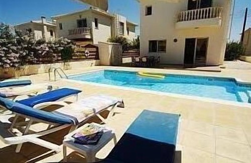 Mandria Villa | Detached Villa Sofia With Own Pool. Includes faster 4 mbps internet connection.
