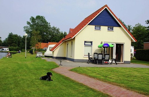 Suameer Villa | Detached villa with dishwasher, Leeuwarden at 21km