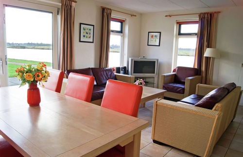 Suameer Villa | Detached villa with dishwasher, Leeuwarden at 21km