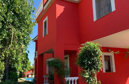 Pinseque Villa | Detached villa with private pool and wifi