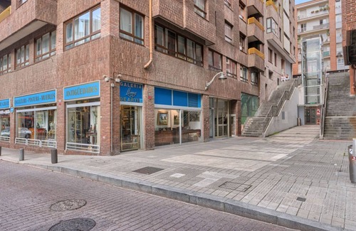 Deustuko San Pedro-Erribera Apartment | Deustown apartments for 8