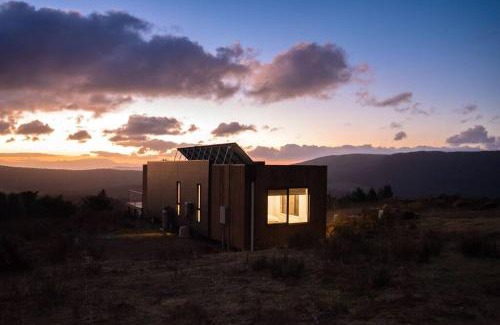 Port Arthur House | Devil's Lair, self-contained eco cabin at McHenry Distillery & Brewery