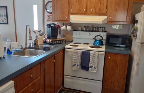 Roan Mountain House | Devine Black Bear Retreat — Cozy Farm Escape with Valley Views & Fire Pit