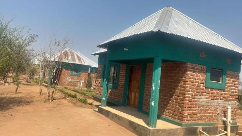 Mfuwe Cabin | Dewclaw Baobob Safari Lodge