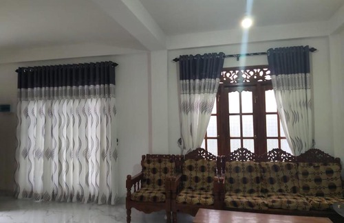 Ella House | Dewmi Guest