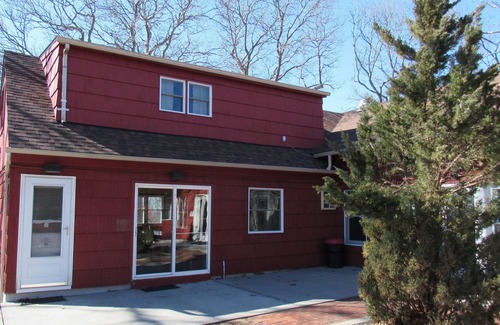 Wading River House | DeWolfe Hall West Apartment with access to LI Sound