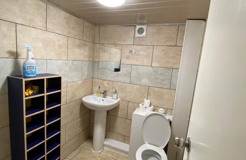 Beeston Apartment | Dews House - Leeds 2 bed sleeps 5