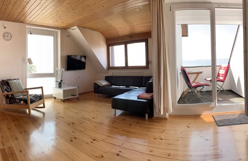 Sipplingen Apartment | DG Apartment with fantastic lake and Alps.