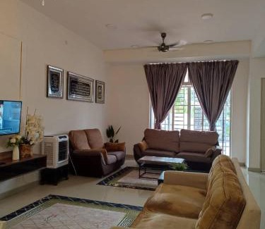Gelang Patah House | Dhana Palace Homestay Gelang Patah