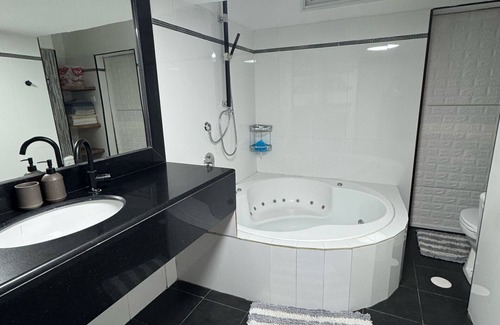 Eilat Apartment | דHuge vue, very central, 10 min. walk from sea, food around, free parking,