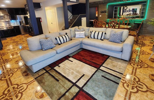 Winchester Villa | Diamond Class 3,500 Sqft Luxury Villa With Free Pool Heater 10mins Strip