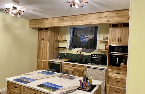 Black Diamond Apartment | Diamond Mountain Sleep & Spa Suite Retreat & Relax