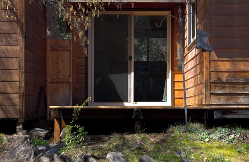 Southwest Bend House | Diamond Retreat in Bend – 2 BDR in Quiet Neighborhood, Close to Downtown!