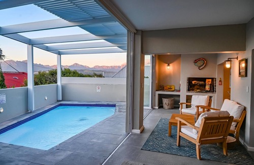 Gordons Bay Central Apartment | Die Badhuis - Fabulous living with private pool - Sleeps 4