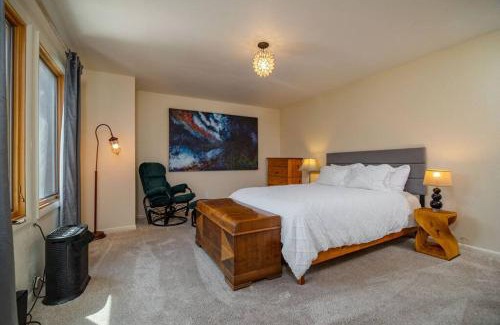 South Capitol House | Diego Getaway- Courtyard - 3BR & Office