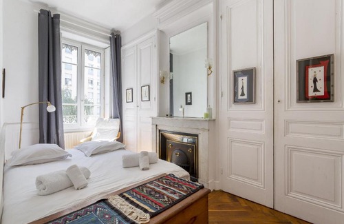 Saint Michel - Mairie Apartment | DIFY Romance - Saxe Gambetta