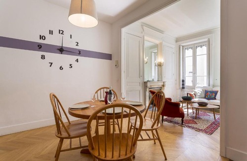 Saint Michel - Mairie Apartment | DIFY Romance - Saxe Gambetta