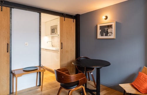 Charpennes - Charmettes Apartment | DIFY Style Black - Charpennes