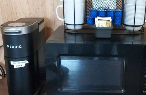 Cave Junction Cabin | Diggins Cabin 2 - Restrooms and Showers are only a short walk away.